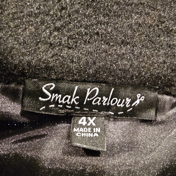 Chic Black Women's Cape with Bow Detail - Picture 6 of 6